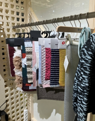knit sample display